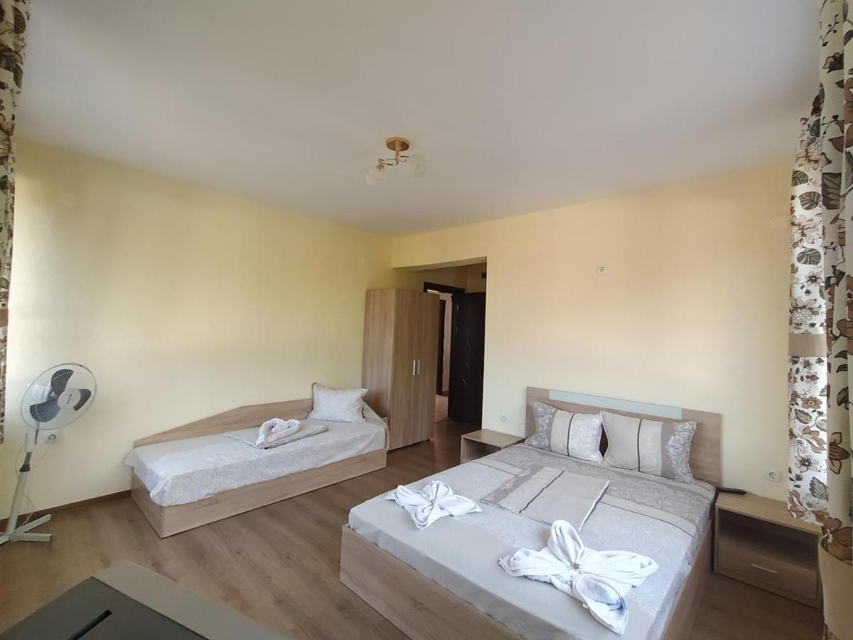 Guest House Proynovi 卡洛费尔 外观 照片