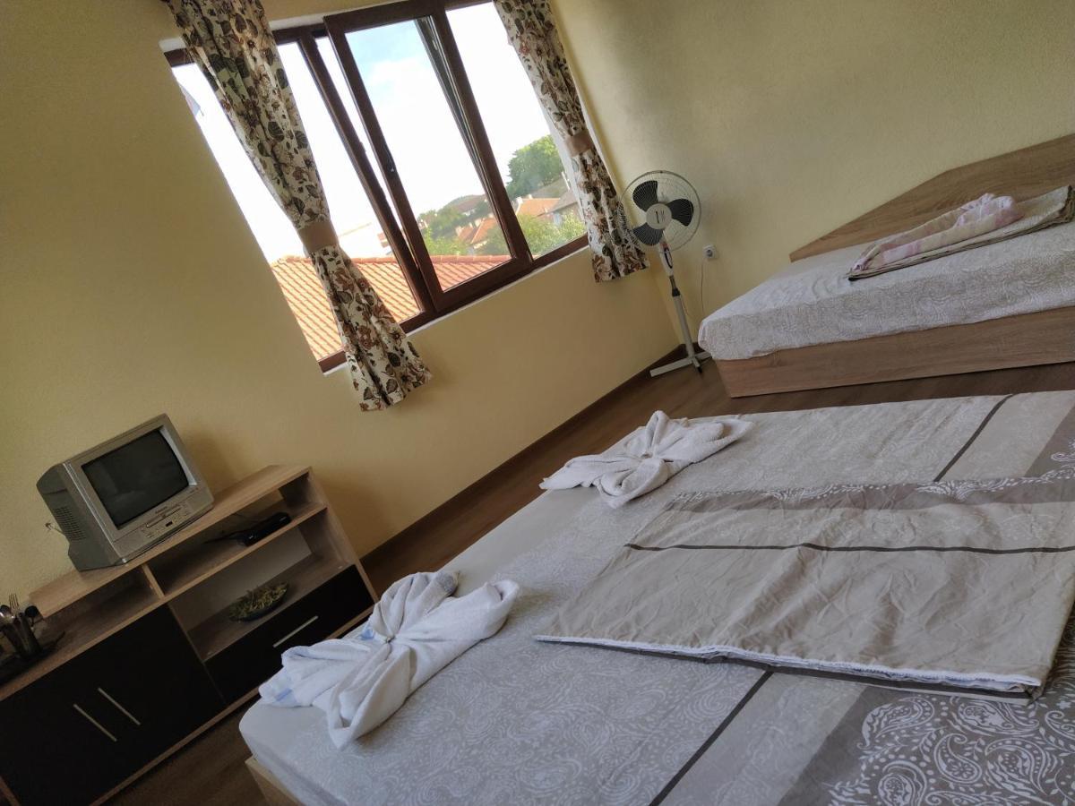 Guest House Proynovi 卡洛费尔 外观 照片