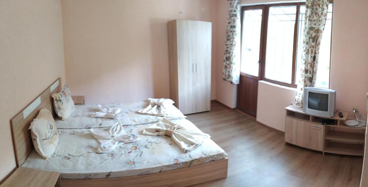 Guest House Proynovi 卡洛费尔 外观 照片