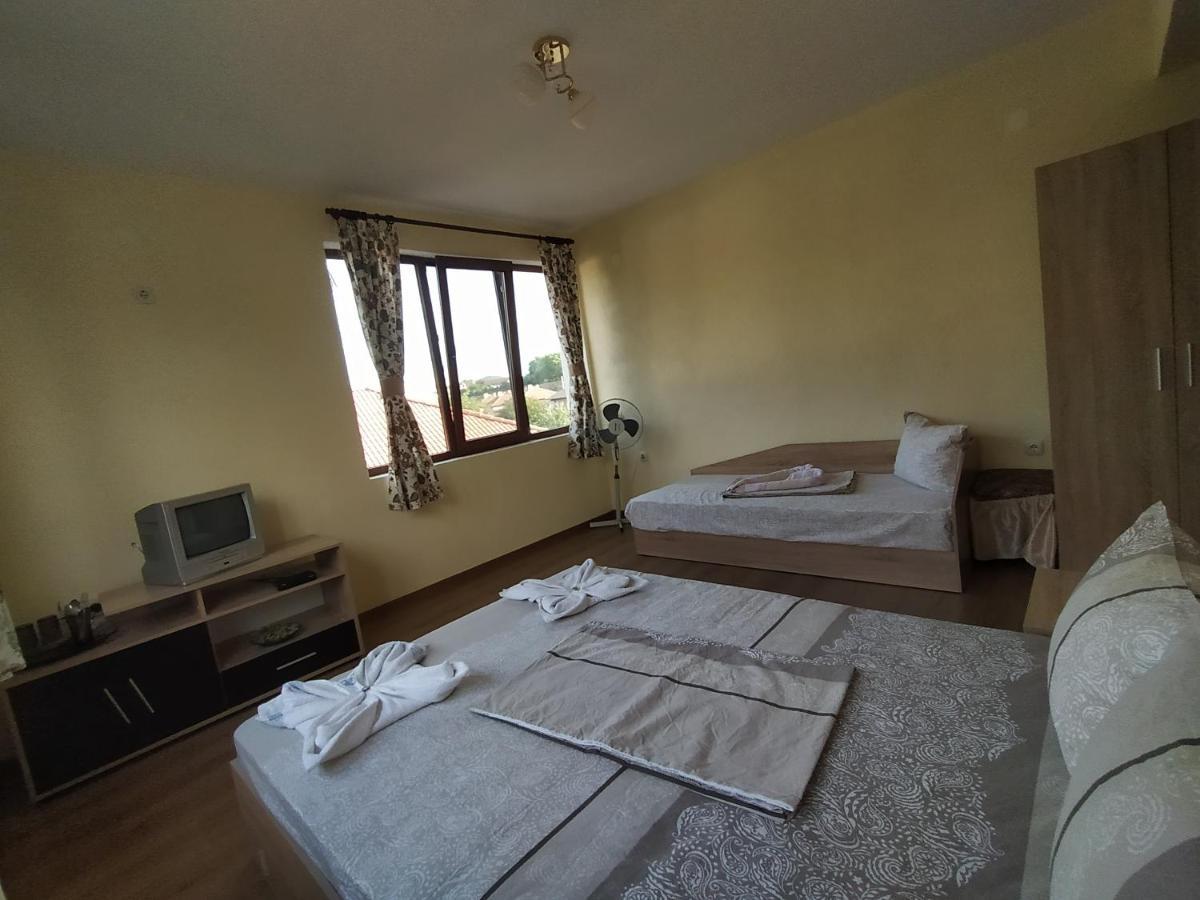 Guest House Proynovi 卡洛费尔 外观 照片