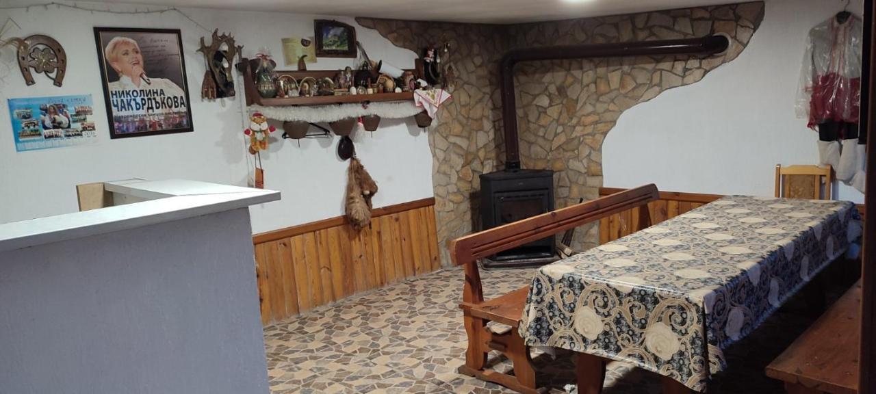 Guest House Proynovi 卡洛费尔 外观 照片