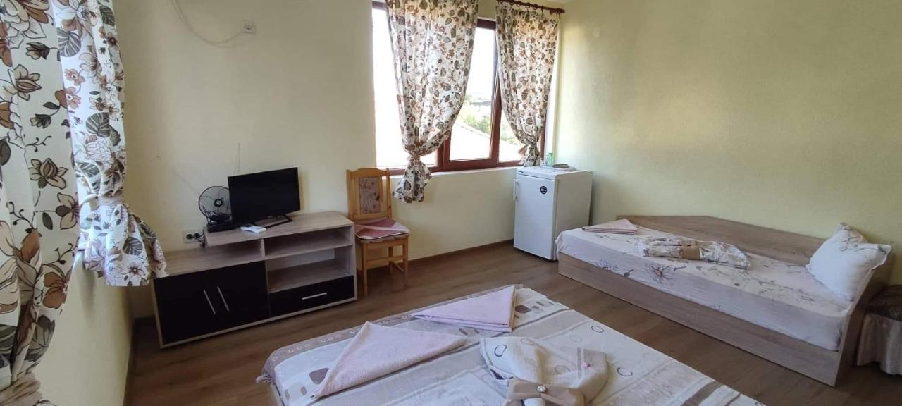 Guest House Proynovi 卡洛费尔 外观 照片
