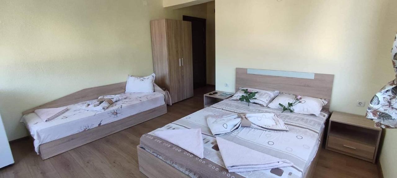 Guest House Proynovi 卡洛费尔 外观 照片