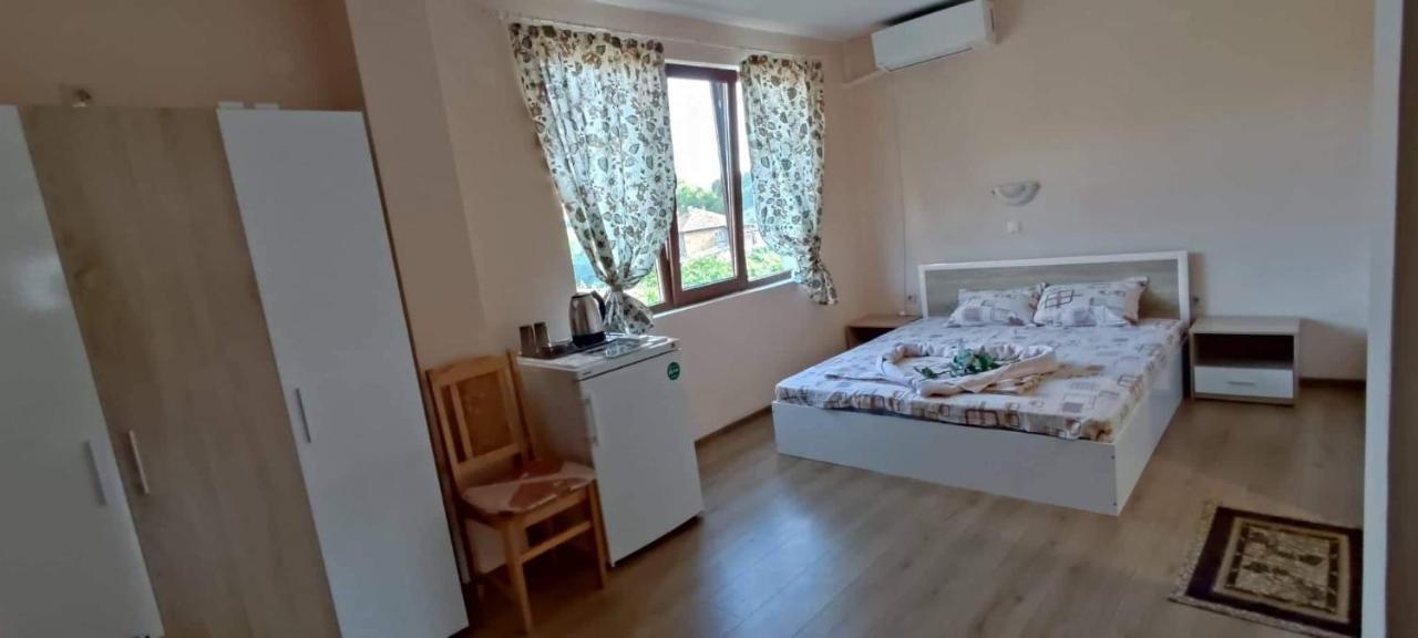 Guest House Proynovi 卡洛费尔 外观 照片