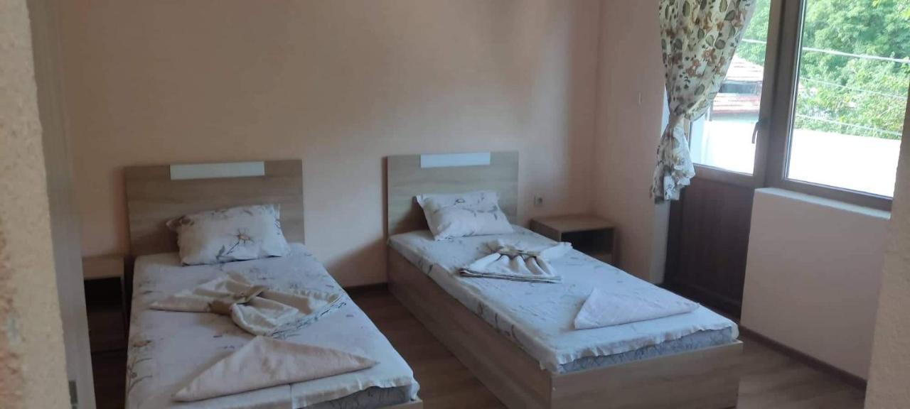 Guest House Proynovi 卡洛费尔 外观 照片