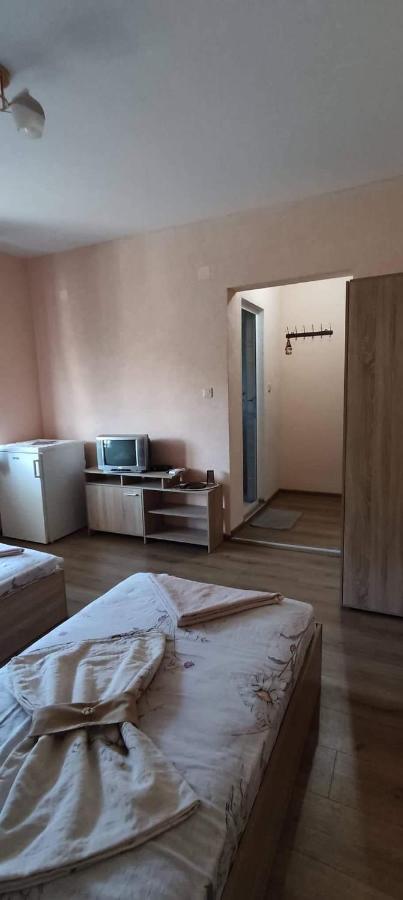 Guest House Proynovi 卡洛费尔 外观 照片